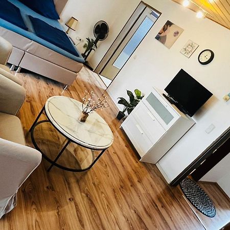 Private Studio Apartment With Balcony In Dortmund-Brackel ภายนอก รูปภาพ