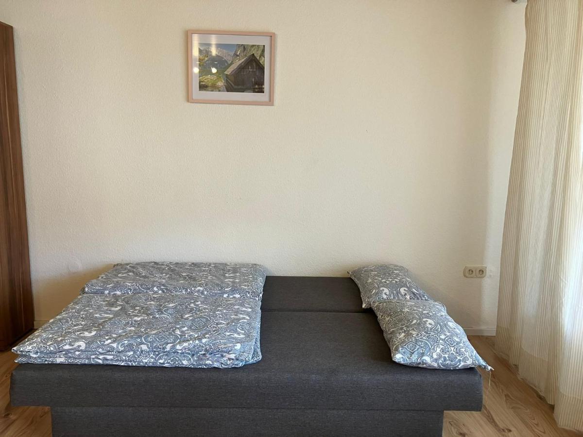 Private Studio Apartment With Balcony In Dortmund-Brackel ภายนอก รูปภาพ