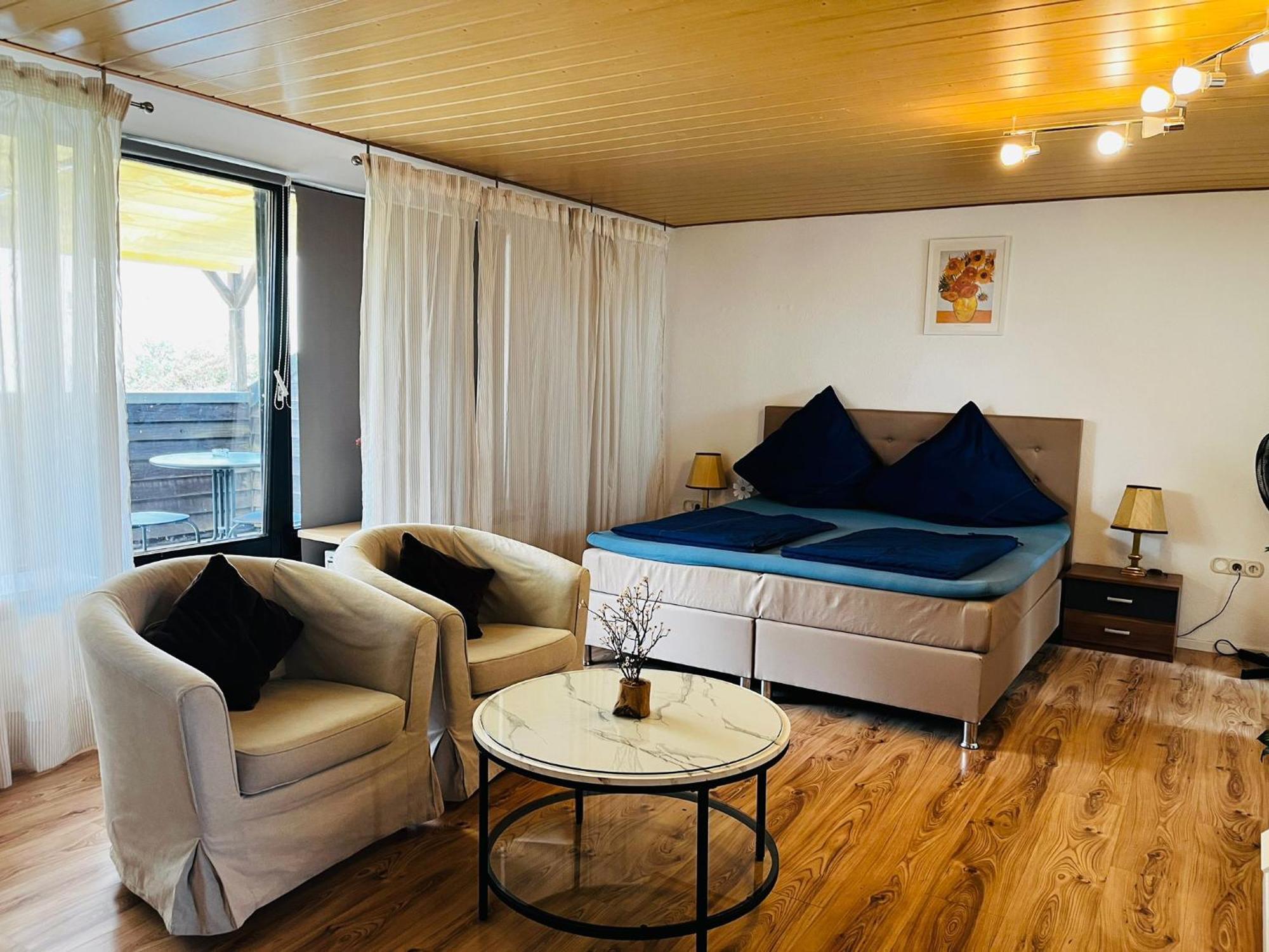 Private Studio Apartment With Balcony In Dortmund-Brackel ภายนอก รูปภาพ